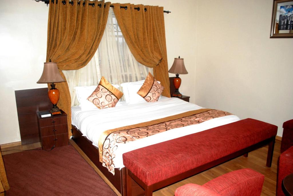 /web/uploads/116/Grand inn & Suites/room-photos/Executive Room/grand inn ex.jpg